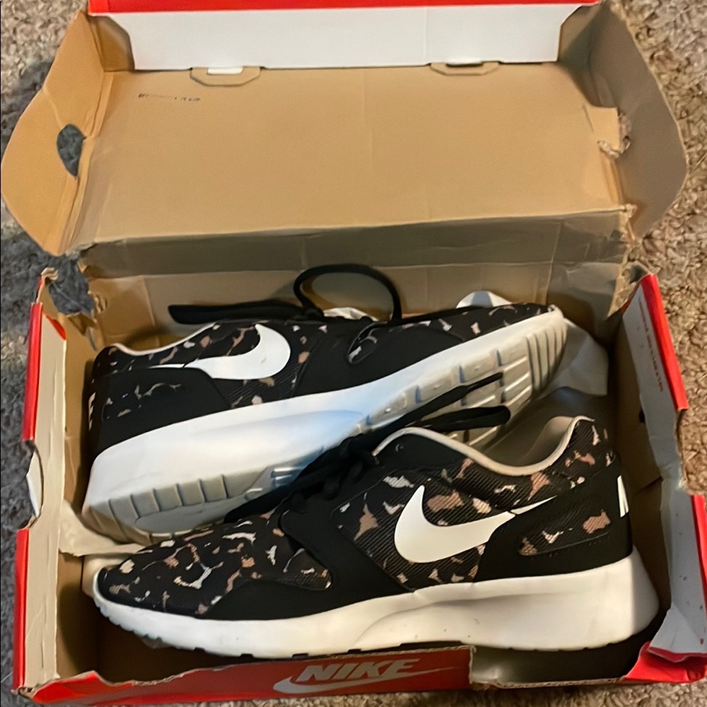 Nike Black and White Sneakers